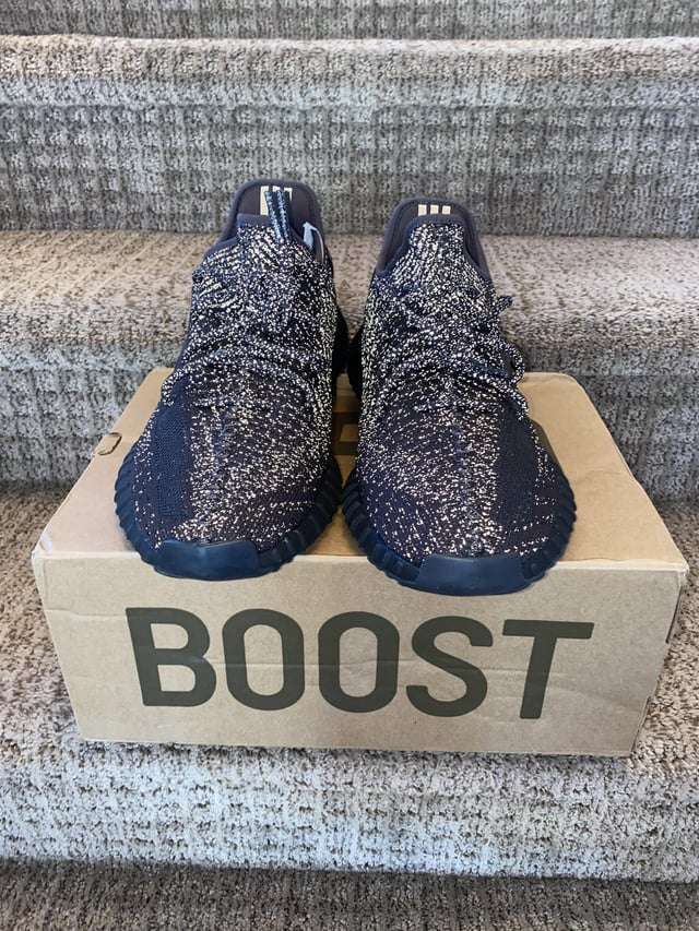 Adidas Yeezy 350 V2 Black Static image 5