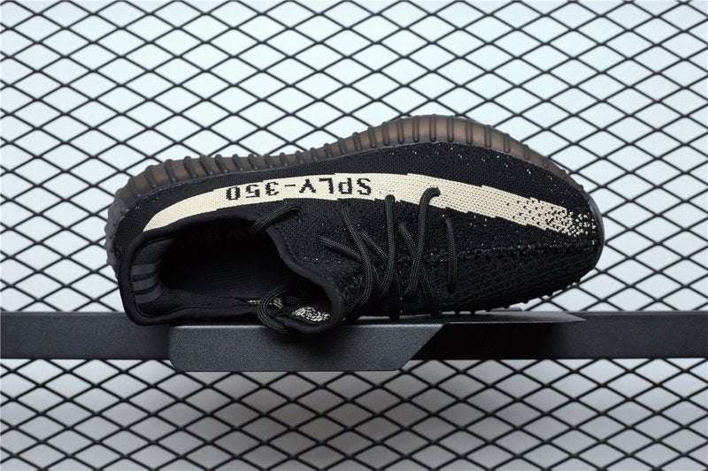 Adidas Yeezy 350 V2 Oreo image 3