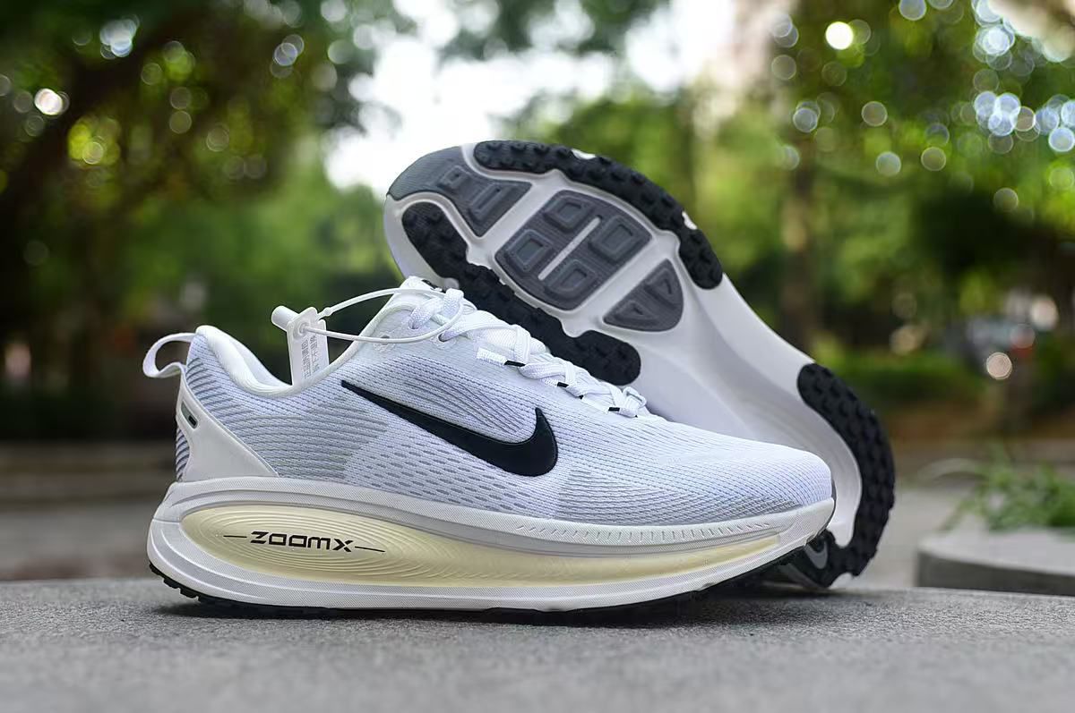 Nike Vomero 18 Coconut Milk