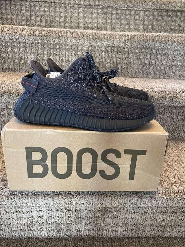 Adidas Yeezy 350 V2 Black Static image 2