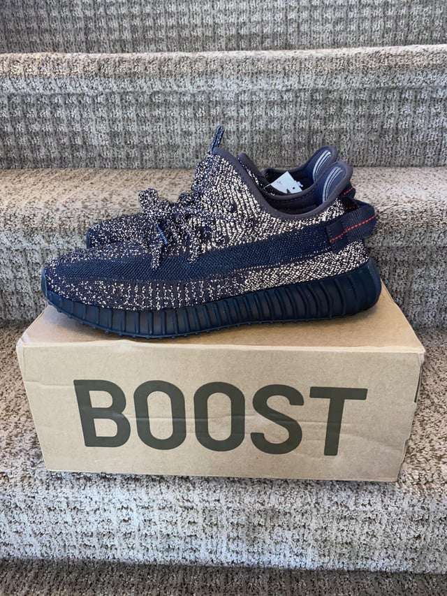 Adidas Yeezy 350 V2 Black Static image 3