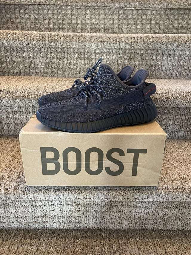Adidas Yeezy 350 V2 Black Static image 4