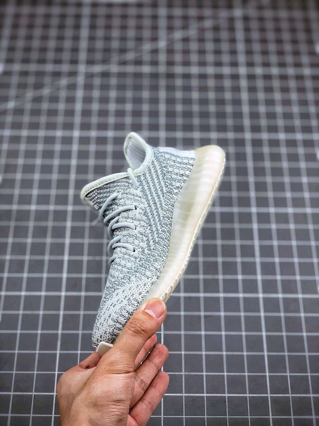 Adidas Yeezy 350 V2 Ice Blue Stary Skye image 5