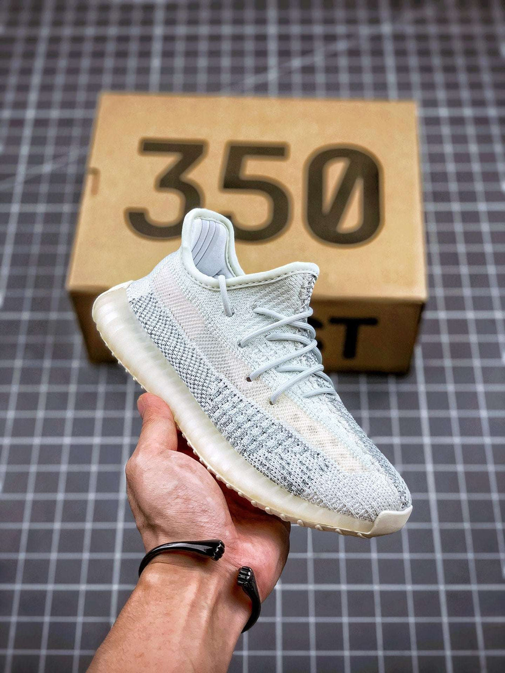Adidas Yeezy 350 V2 Ice Blue Stary Skye image 2