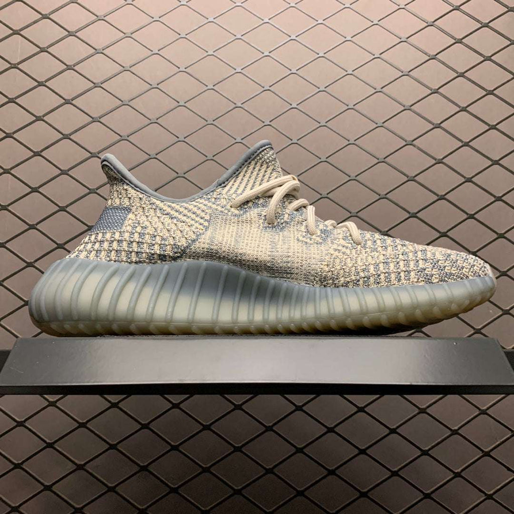 Adidas Yeezy 350 V2 Kanye West image 2