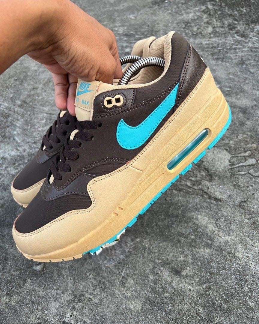 NIKE AIR MAX 1 on Carousell image 2