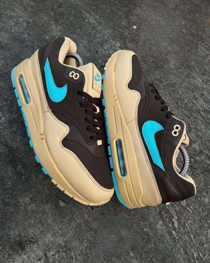 NIKE AIR MAX 1 on Carousell image