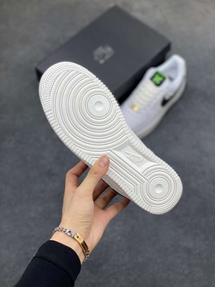 Nike Air Force 1’07 LV8 X’s and O’s