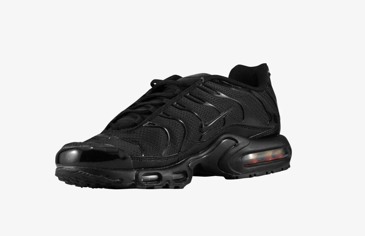 NIKE AIR MAX PLUS TN Triple Black Shoes